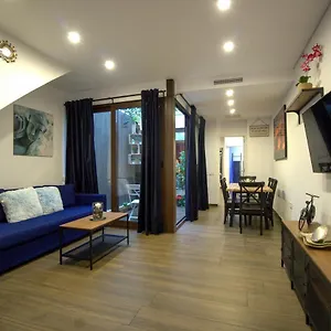 https://rentalsevilla-cool-design-seville.es-andalucia.com